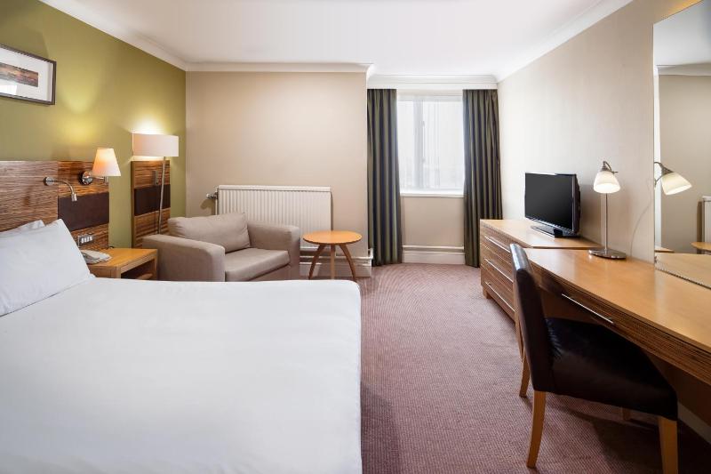 Standard Queen Room with Sofa Bed image 3