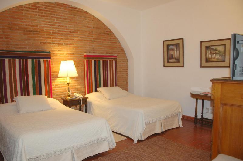 Twin Room image 2