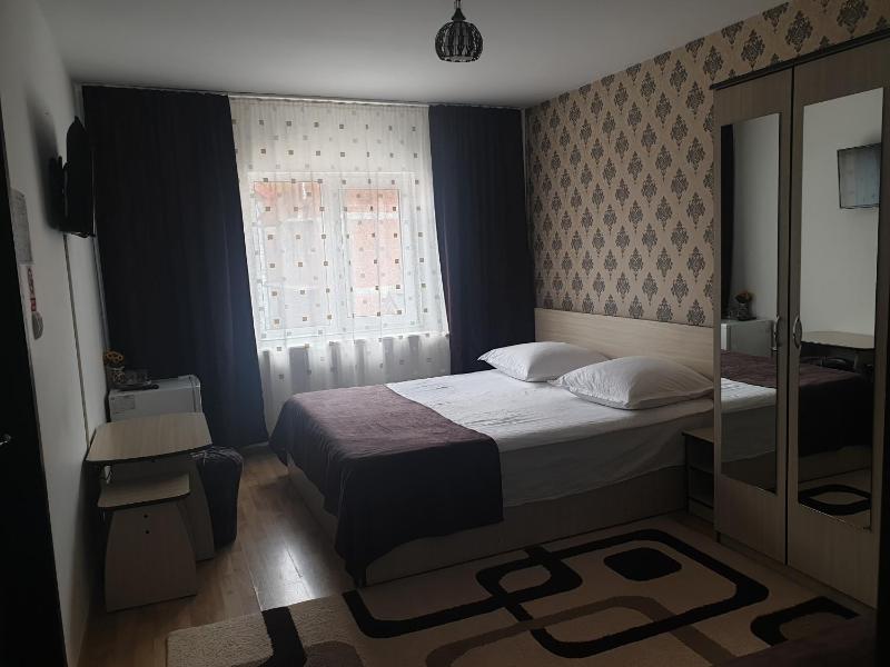 Triple Room with Private Bathroom image 4