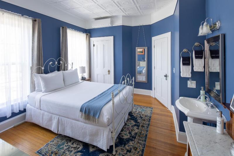 Room 1 image 2