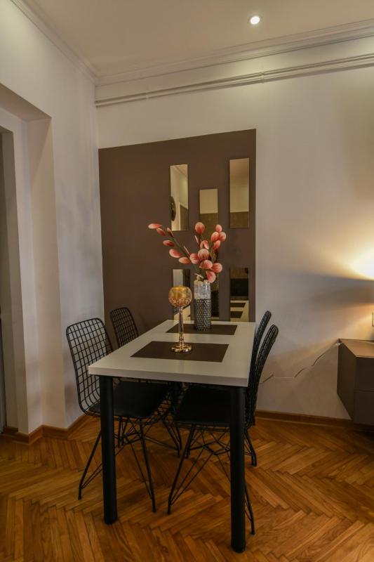 One-Bedroom Apartment image 3