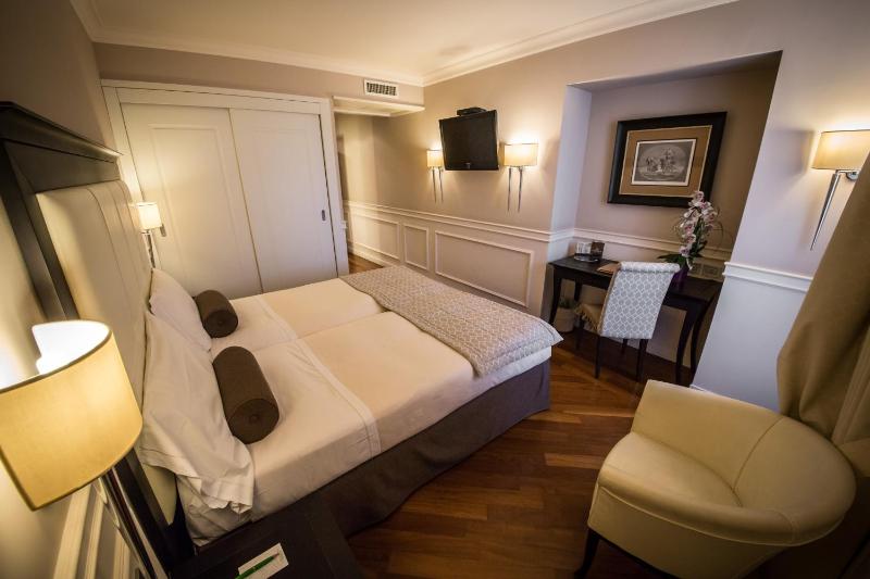 Classic Double or Twin Room image 2