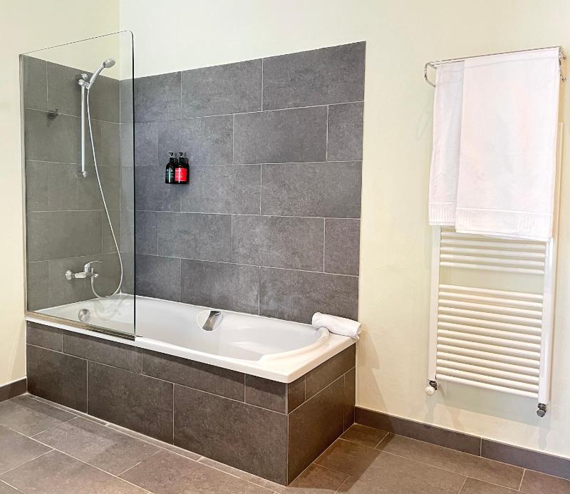 Deluxe Triple Room image 2