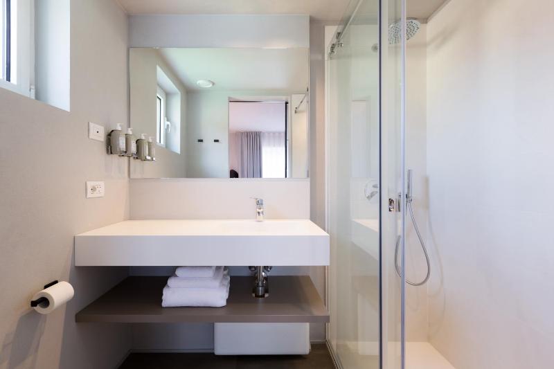 Comfort Double Room for Single Use with Balcony image 4