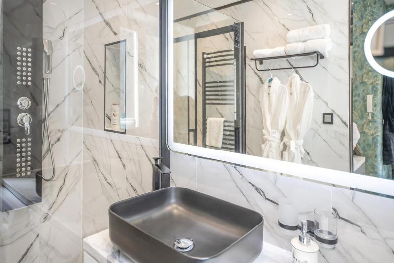 Studio Apartment image 3