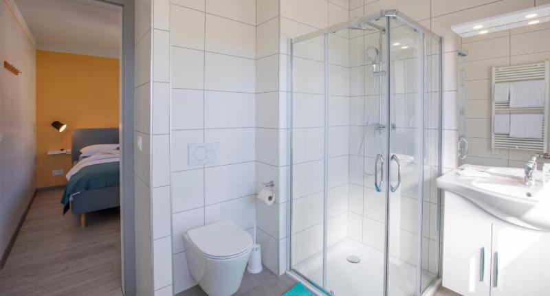 Deluxe Double Room with Balcony image 2