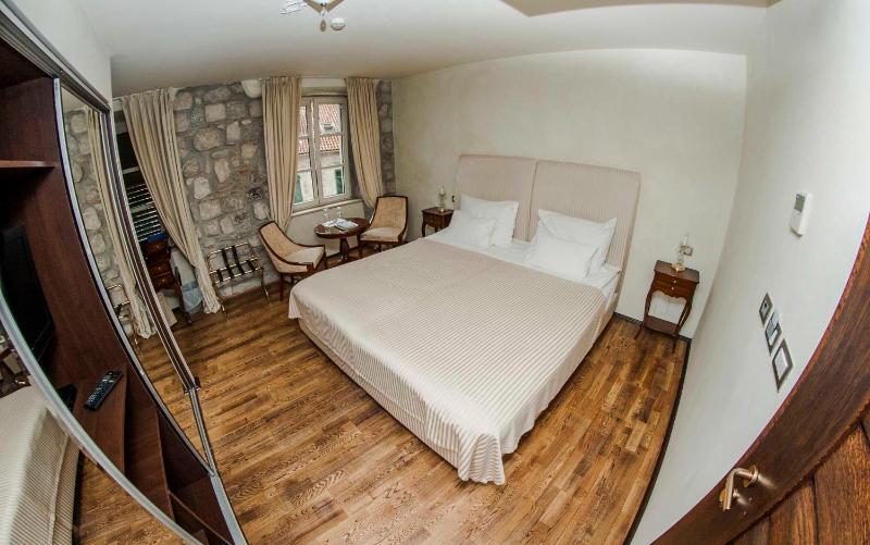 Superior Twin Room image 4