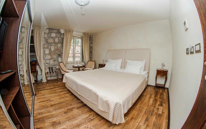 Superior Twin Room image 3