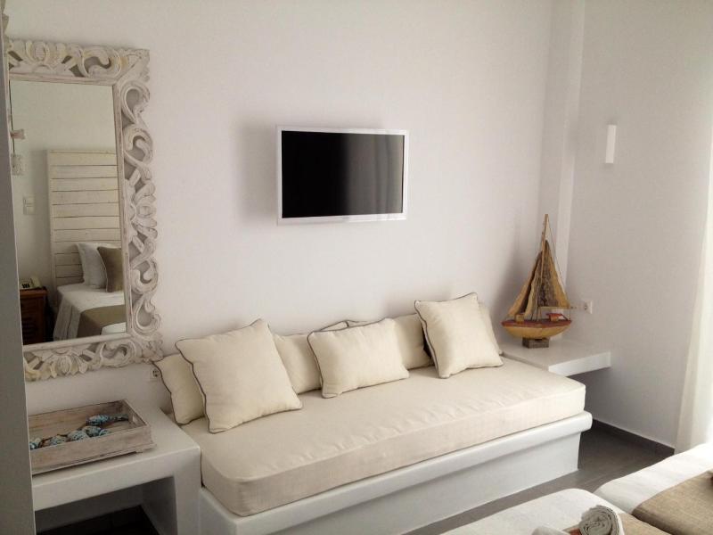 Triple Deluxe Room image 3