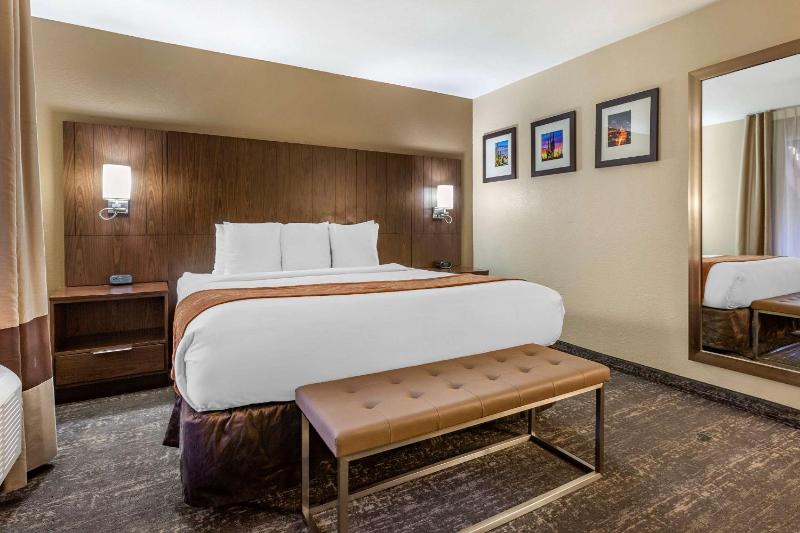 King Room image 3