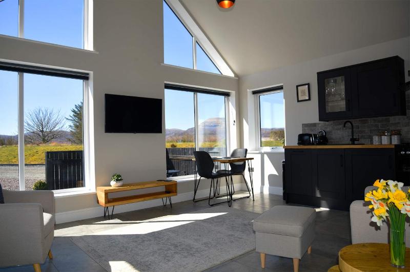 One-Bedroom Apartment image 4