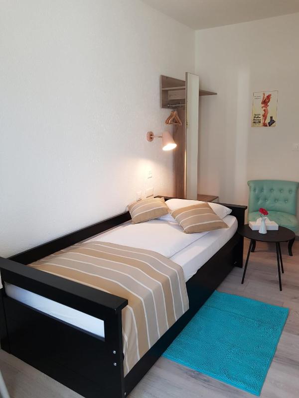 Single Room image 3