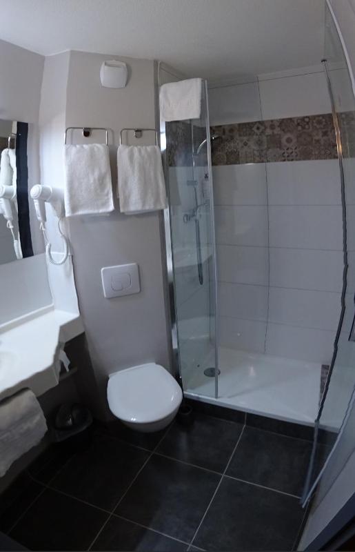 Quadruple Room image 3