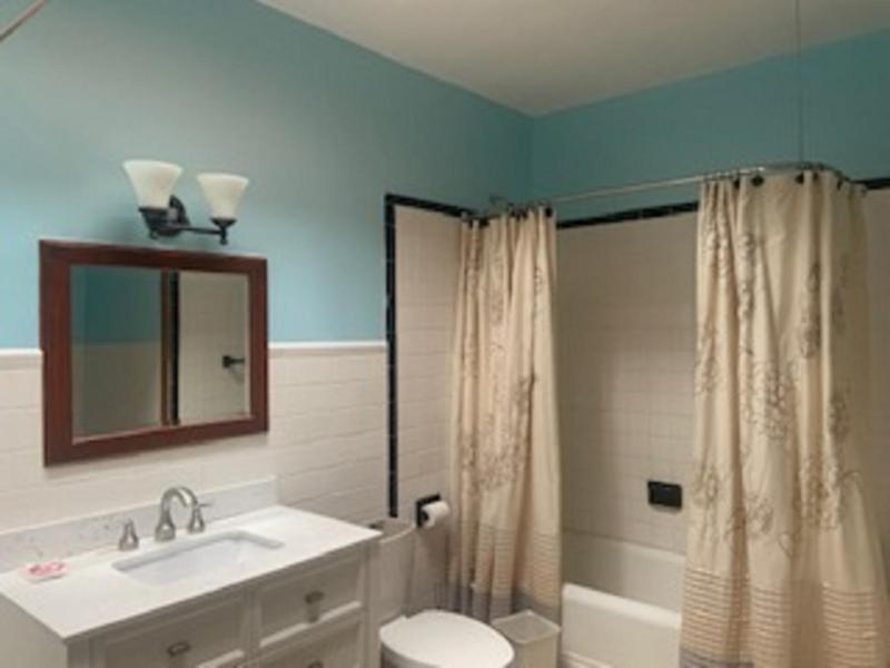 Single Room with Shared Bathroom image 2