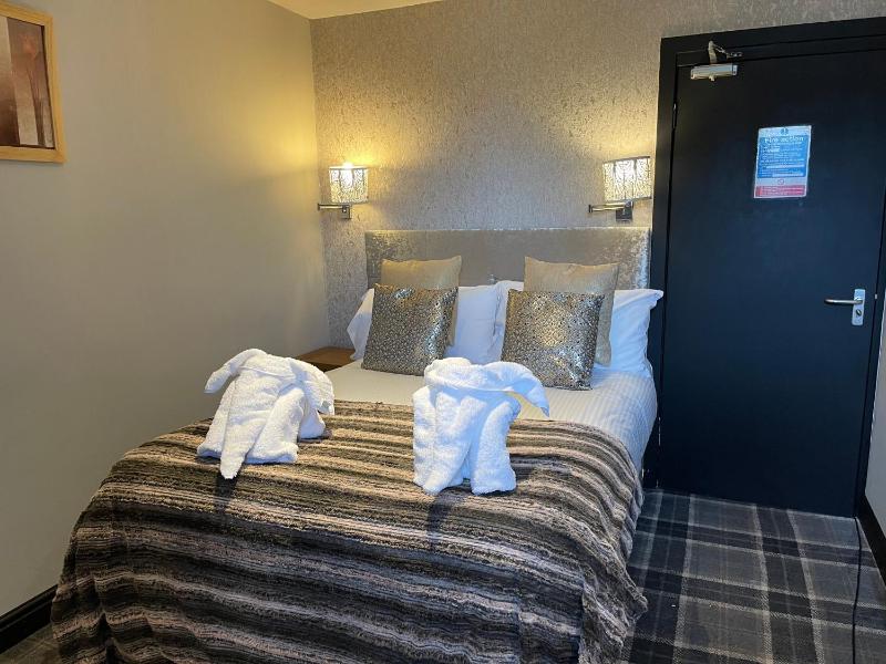 Double Room image 3