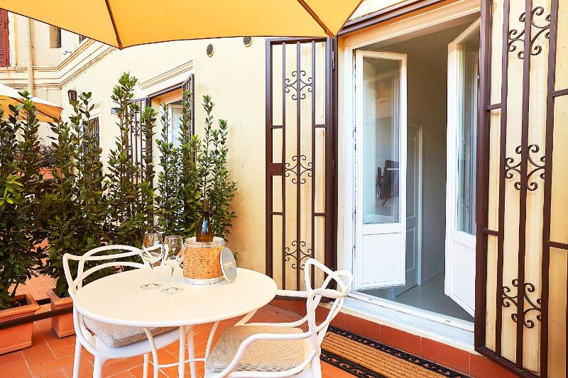 Single Room with Terrace image 3