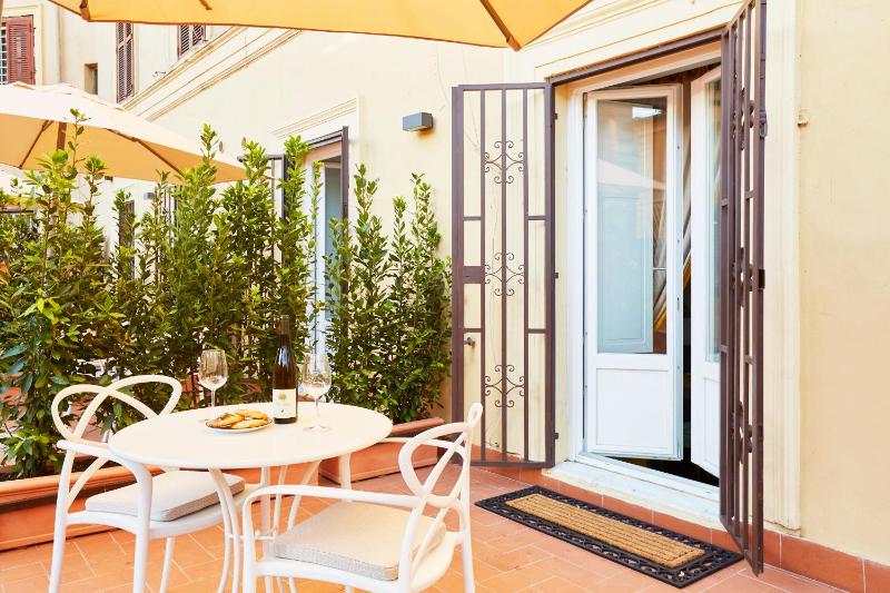 Single Room with Terrace image 2