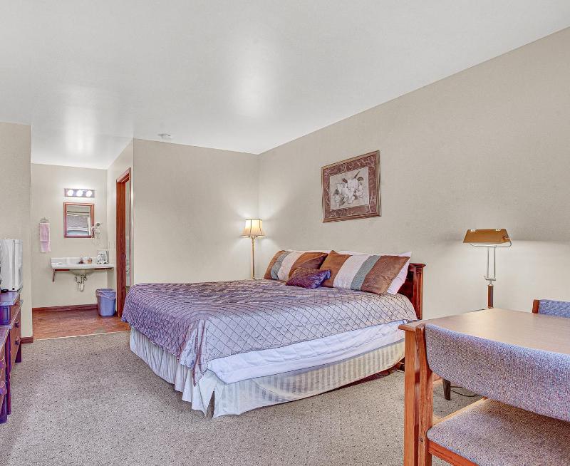 King Room image 3