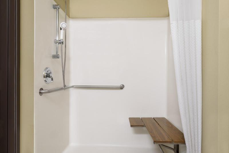 Queen Room - Mobility Access/Non-Smoking image 2