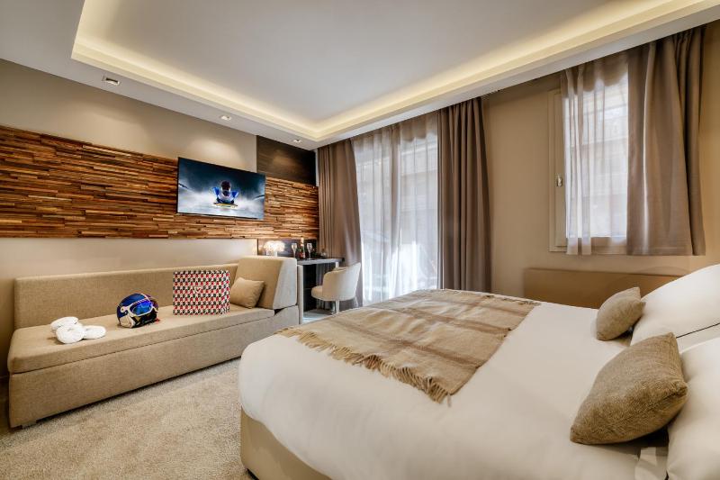 Superior Family Room (2 Adults + 1 Child) image 2