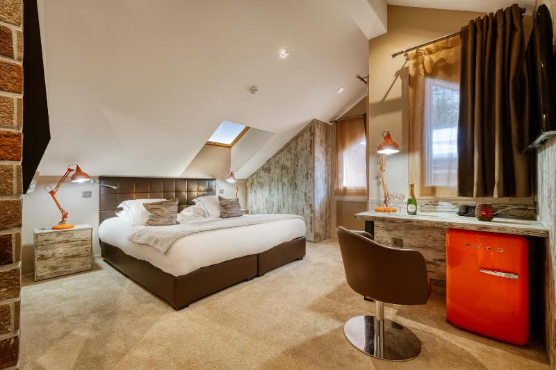 Deluxe Quadruple Room image 3