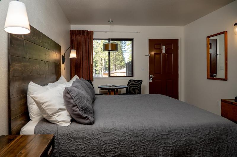 Double Room image 4