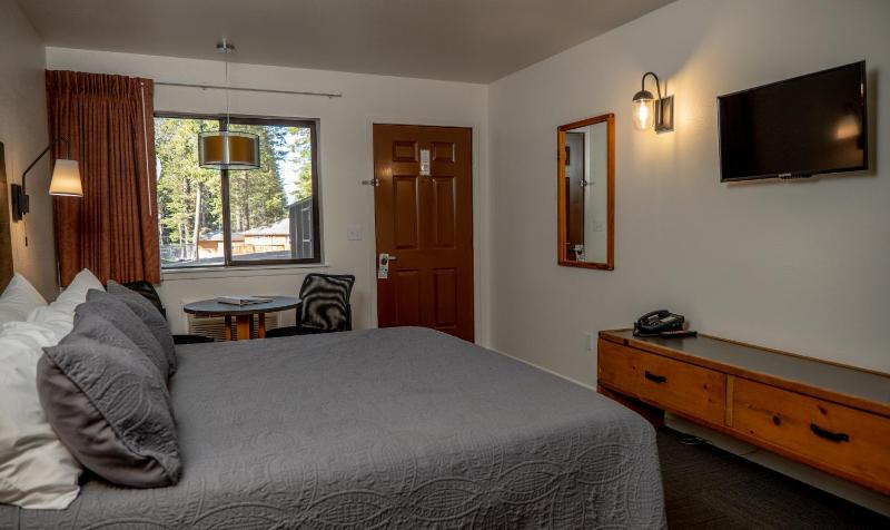 Double Room image 3