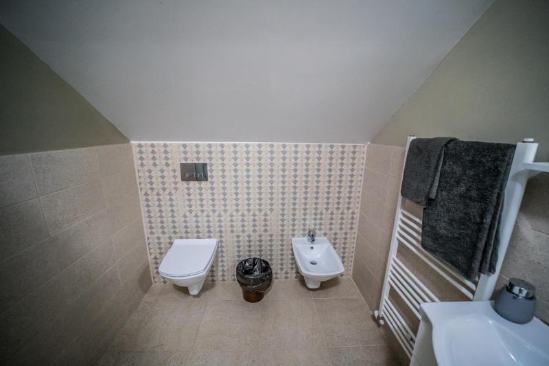 One-Bedroom Apartment image 3