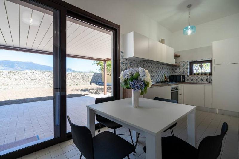 Elegante Villa tra Mare e Storia Images