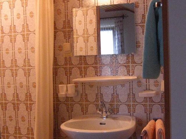 Single Room image 4