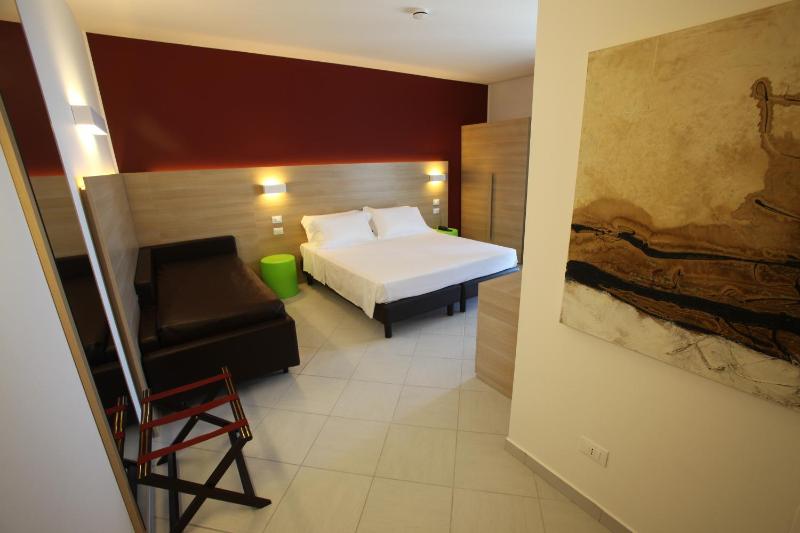 Superior Quadruple Room with Sea View and Balcony - Annex image 4