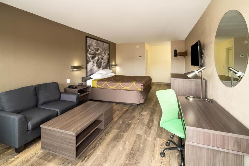 King Suite - Ground Floor/Non-Smoking image 3