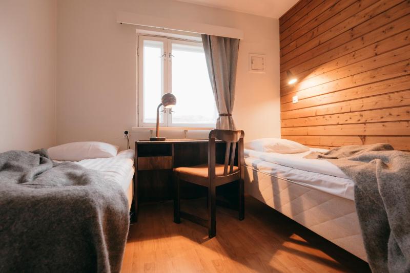 Economy Twin Room image 2
