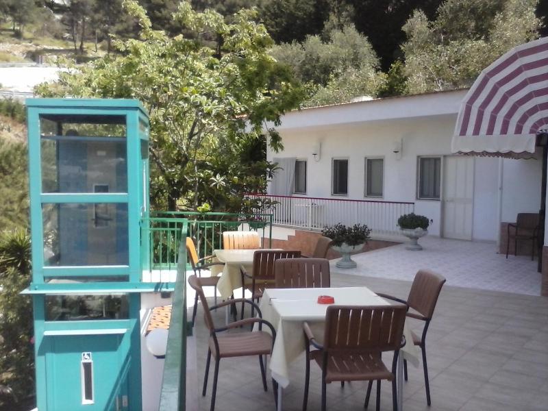 Double or Twin Room with Garden View image 2