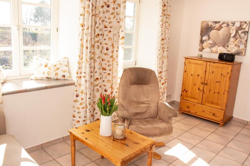 One-Bedroom Apartment image 4