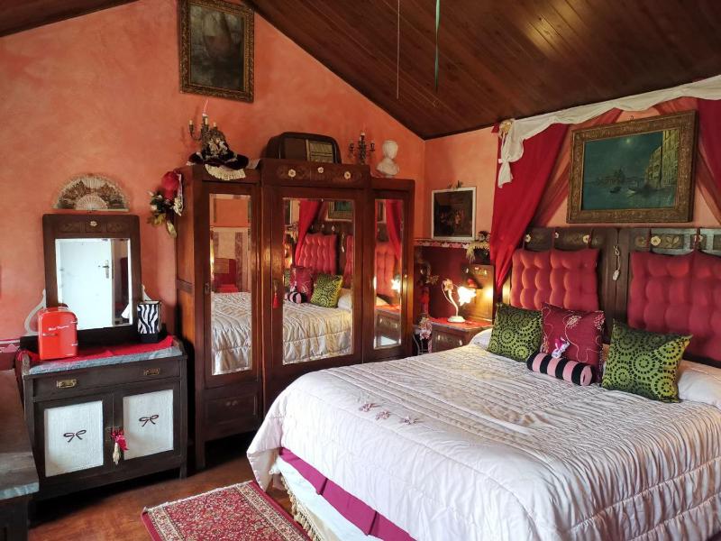 Double Room with Shared Bathroom image 3