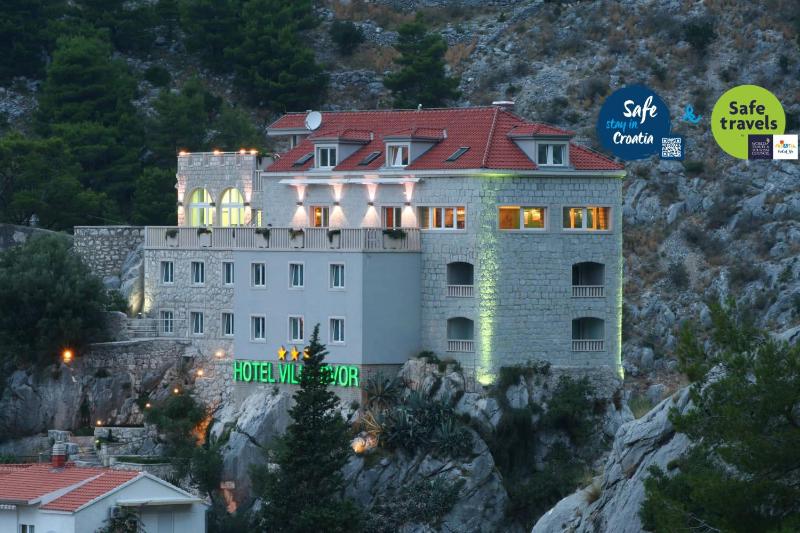 Hotel Villa Dvor - image 1