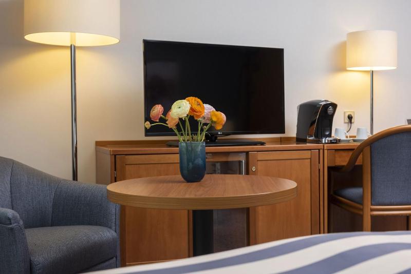 Comfort Family Room image 3