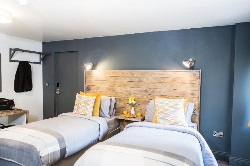 Deluxe King Suite image 3
