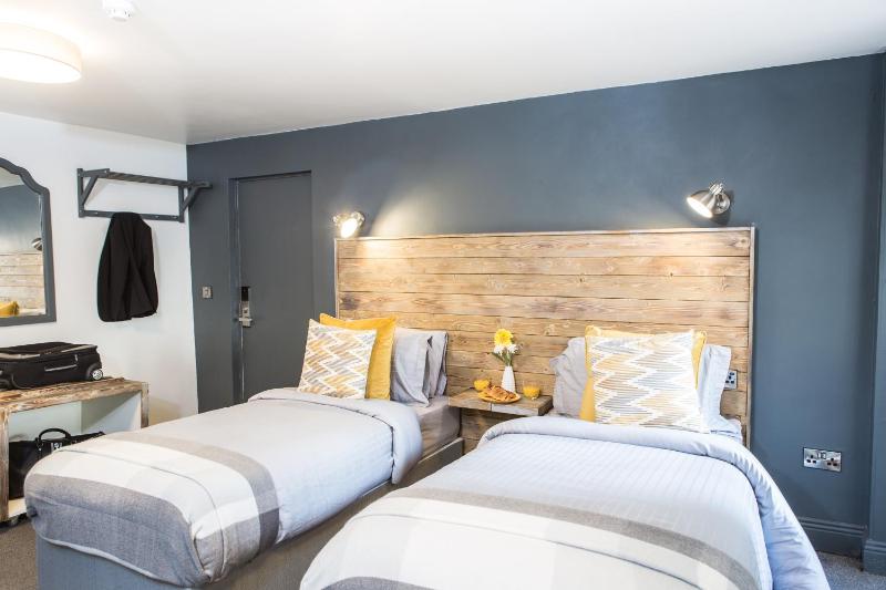 Deluxe King Suite image 2