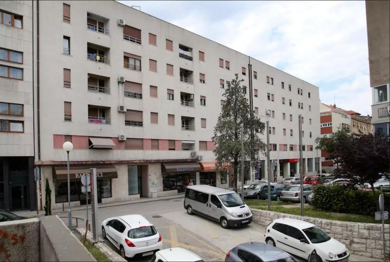 One Bedroom Apartment with Balcony image 2