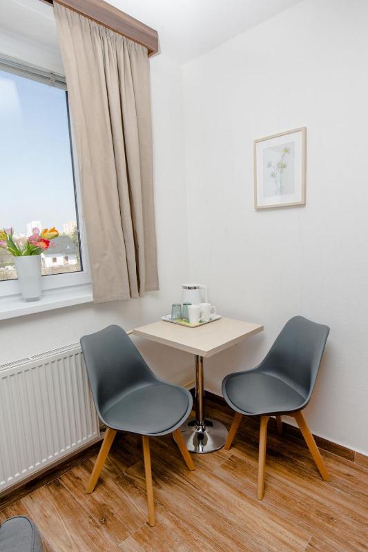 Double Room image 3