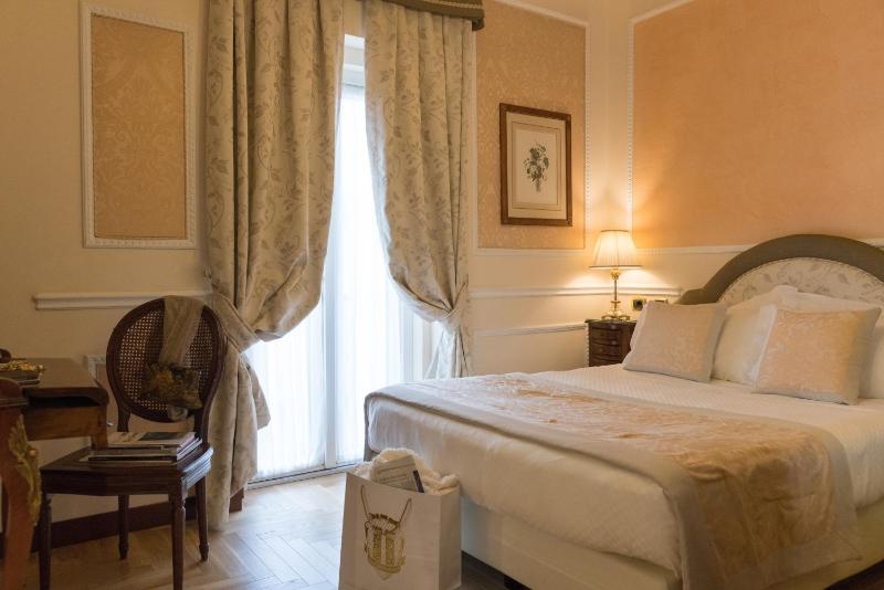 Classic Double or Twin Room image 3