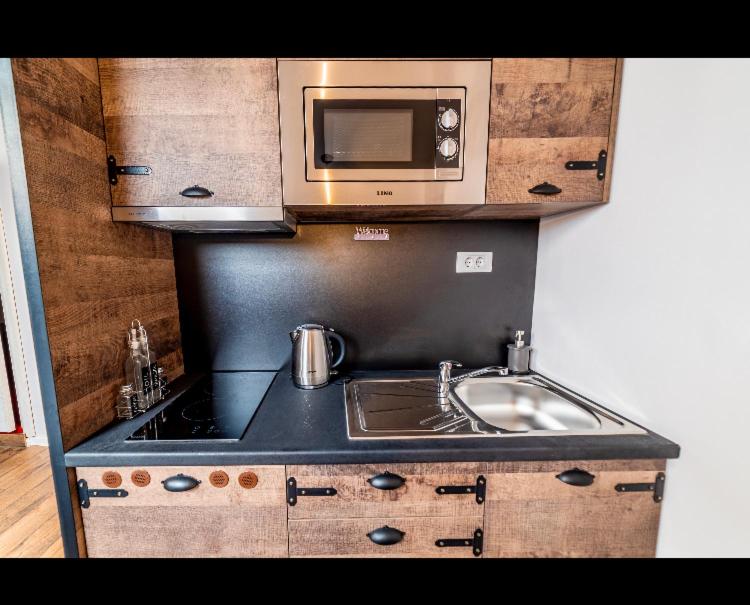 Ivi Place Apartments - image 6
