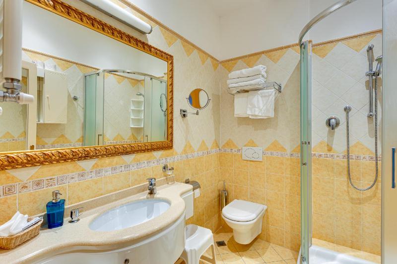 Double or Twin Room with Sea View image 3