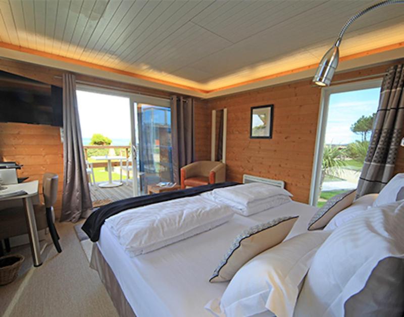 Double Room with Sea View and Terrasse image 1