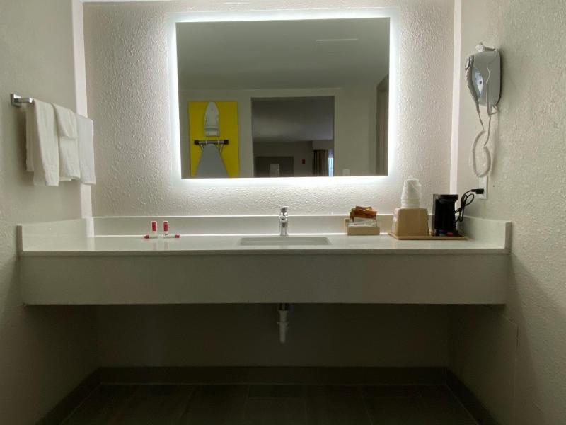 King Room - Non-Smoking image 1