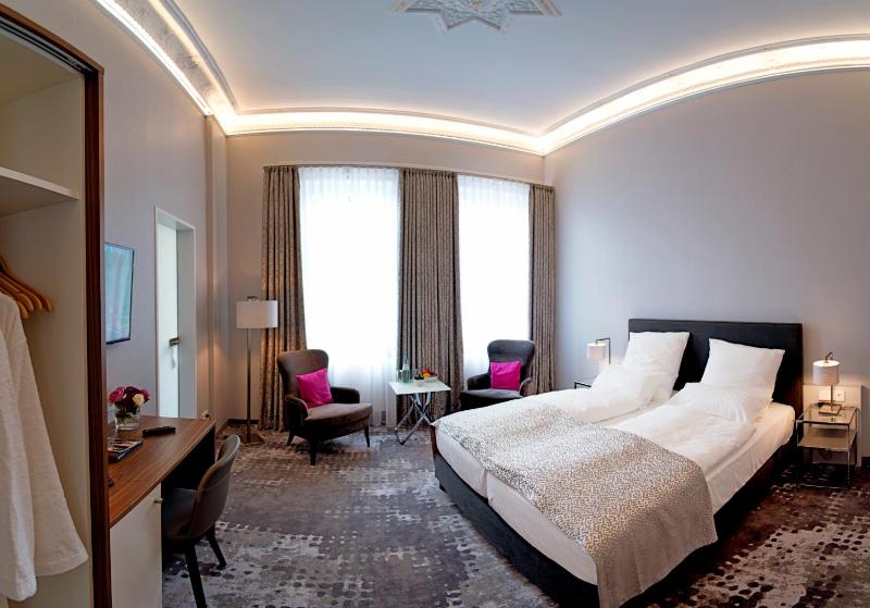 Superior Double Room image 1