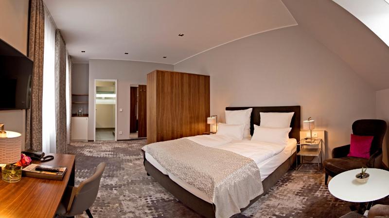 Superior Double Room image 4