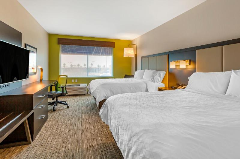 Standard Queen Room with Two Queen Beds image 3